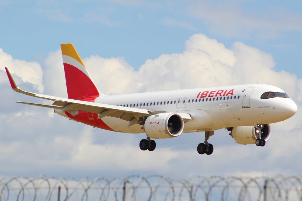 Airbus A320neo (EC-NTI) - An Iberia A320neo on final approach into LHR, landing on runway 27R.br /br /Location: Northern Perimiter Road, beside Runway 27Lbr /Date: 01.07.22 (dd/mm/yy).