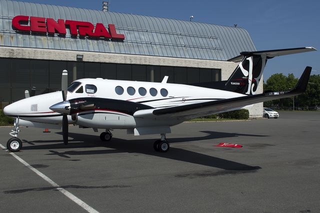 Beechcraft Super King Air 200 (N916CF) - June 2013