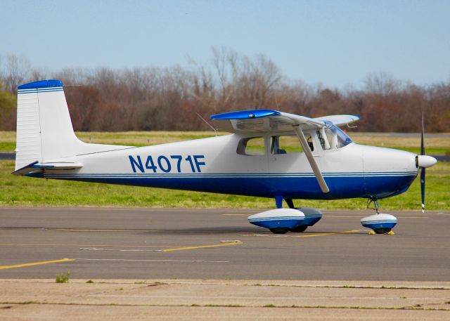 Cessna Skyhawk (N4071F) - At Downtown Shreveport.