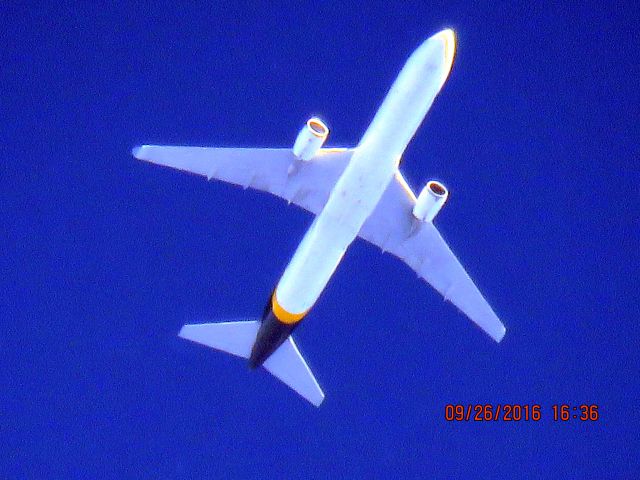 BOEING 767-300 (N331UP)