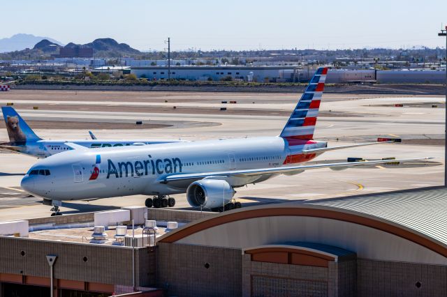 Boeing 777-200 (N770AN) - An American Airlines 777-200 taxiing at PHX on 2/10/23 during the Super Bowl rush. Taken with a Canon R7 and Tamron 70-200 G2 lens.