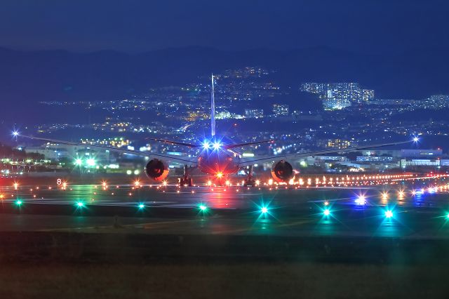 Boeing 787-8 (JA812A) - Shining ITAMI Airport with ANA B787..