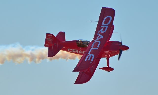 Experimental 100kts-200kts (N260HP) - N260HP 2010 AVIATION SPECIALTIES UNLIMITED CHALLENGER III s/n  0001 (Sean Tucker Oracle Challenger) - Marine Corps Air Station Miramar (MCAS Miramar) (IATA: NKX, ICAO: KNKX, FAA LID: NKX)br /Photo: Tomás Del Corobr /Miramar Air Show 2014br /October 4, 2014