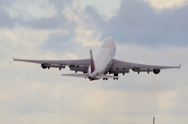 Boeing 747-400 (B-18708)