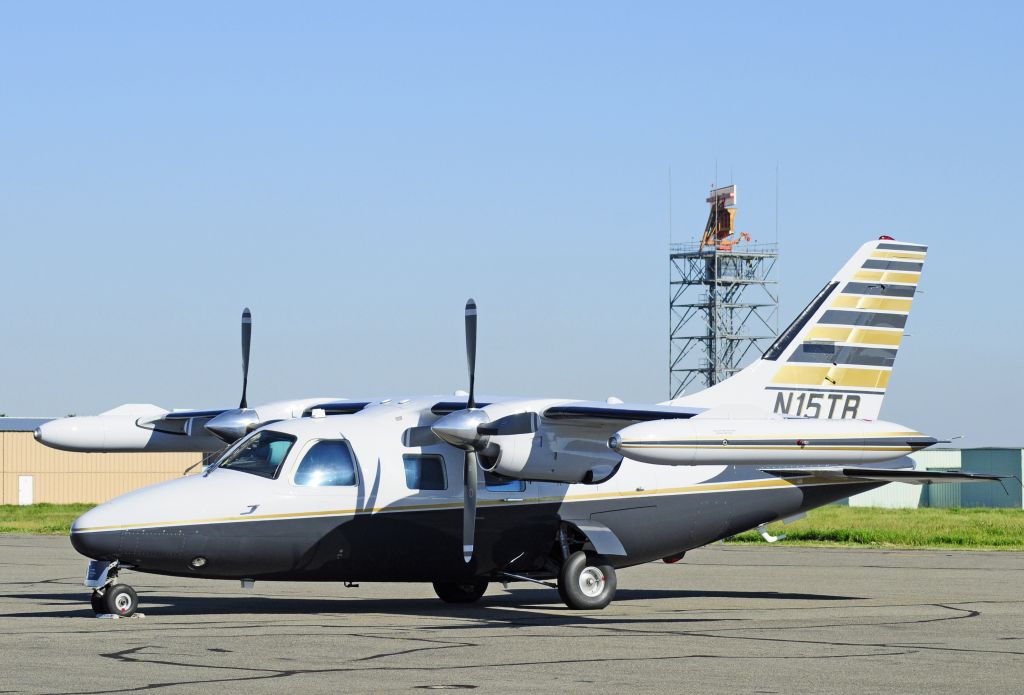 Mitsubishi MU-2 (N15TR)
