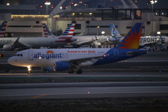 Airbus A319 (N328NV)