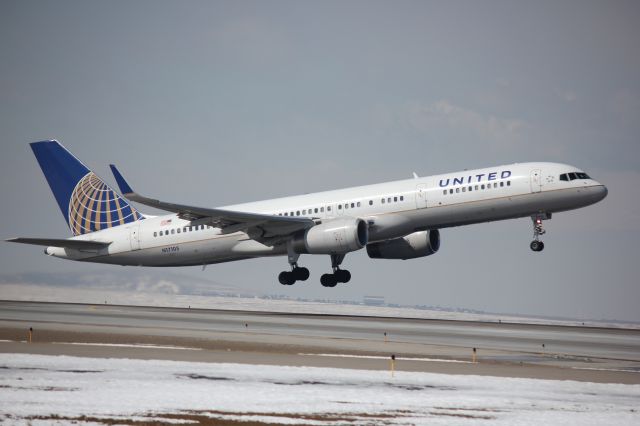 Boeing 757-200 (N17105) - Taking off on 34R