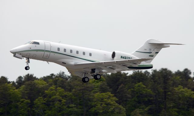 Bombardier Challenger 300 (N497EC) - Take off RW 10