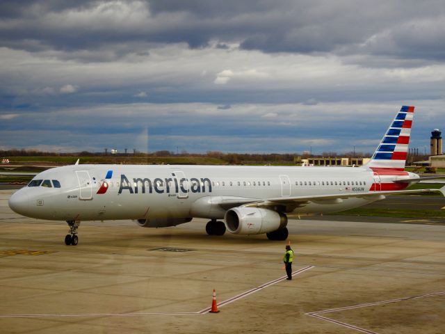 Airbus A321 (N536UW)