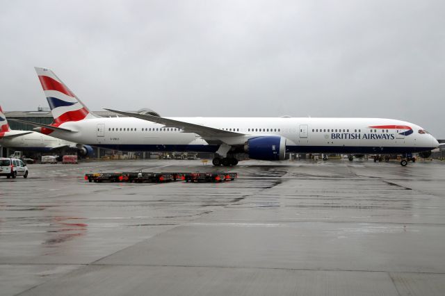 BOEING 787-10 Dreamliner (G-ZBLC) - Taxiing to Stand 557 on 14-Jan-23 operating flight BAW292 from KIAD.