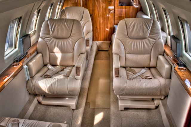 Hawker 800 (N406J)