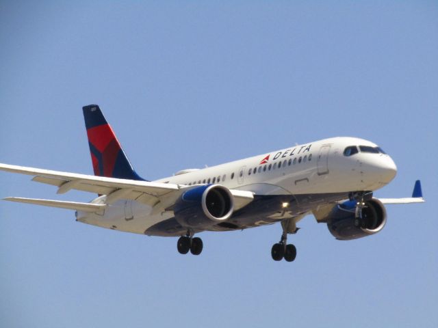Airbus A220-100 (N121DU) - Landing RWY 20R