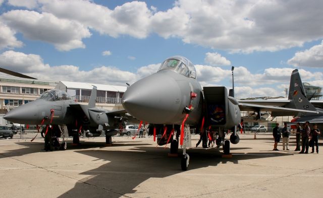 — — - McDonnell Douglas F-15E Strike Eagle USAF presented statically at Paris Air Show  in June 2011