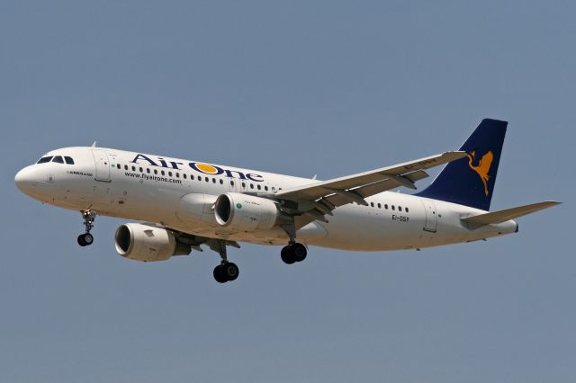 Airbus A320 (EI-DSY)