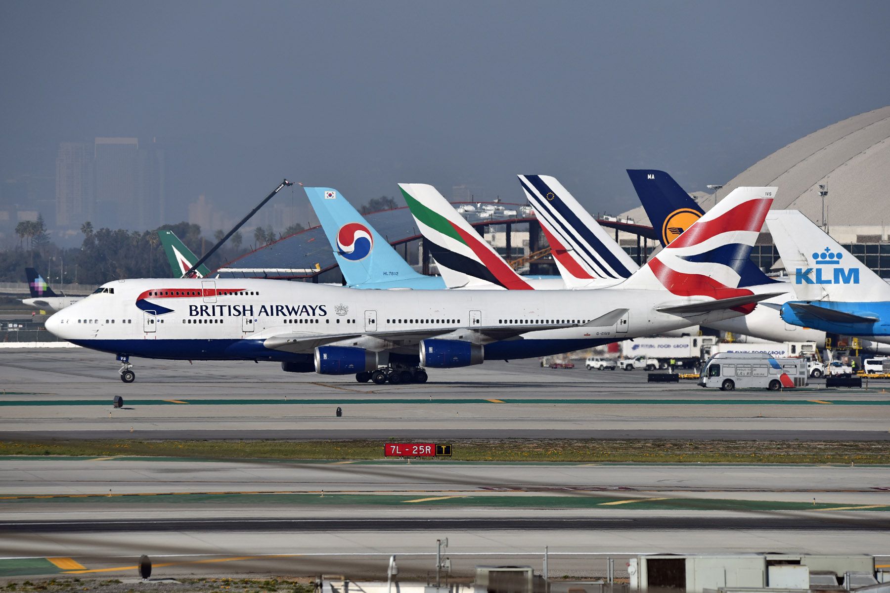 Boeing 747-400 (G-CIVS)