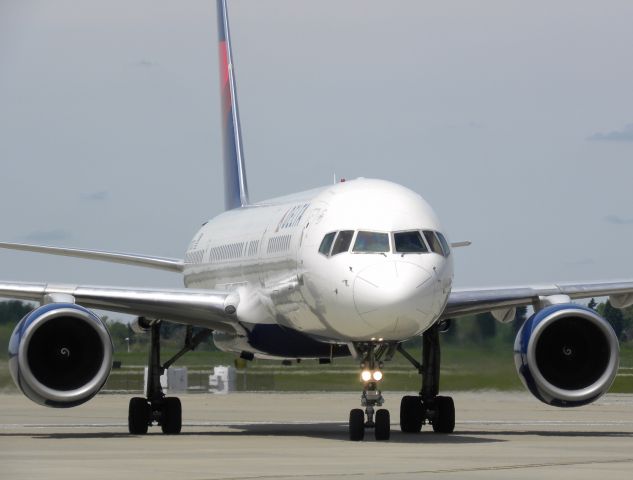 Boeing 757-200 (N711ZX)