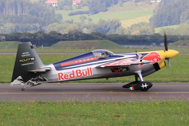 EXTRA EA-300 (N544AR)