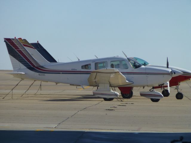 Piper Cherokee (N2111C)