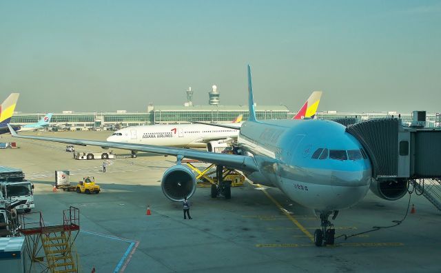 Airbus A330-300 (HL7710) - Korean Air A330-323 HL7710 at Seoul (ICN) after my overnight flight KE#638 from Phuket (HKT) on Oct 30, 2014.