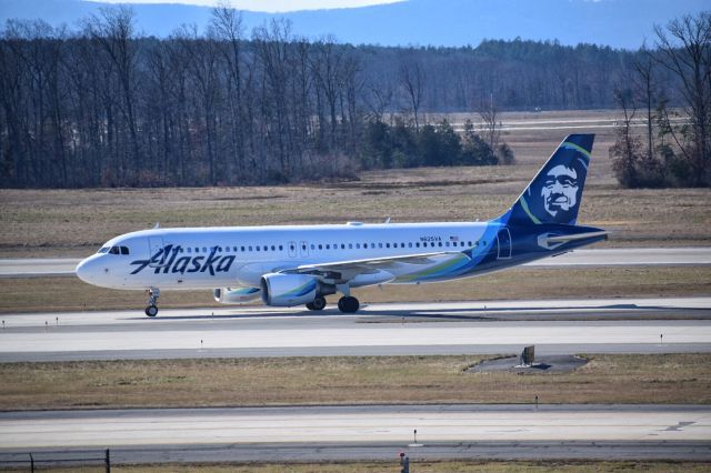 Airbus A320 (N625VA) - Arriving from Los Angeles as the only current A320 sporting Alaska titles