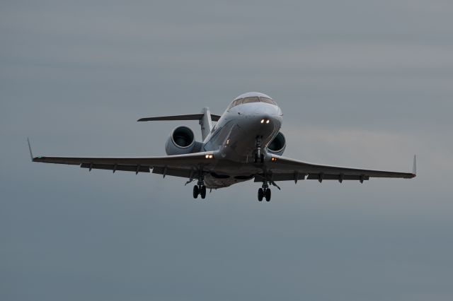 Canadair Challenger (N85) - FAA Flight Check Bombardier CL600 checking Runway 22 approach at KEFD on a cloudy May day 2023