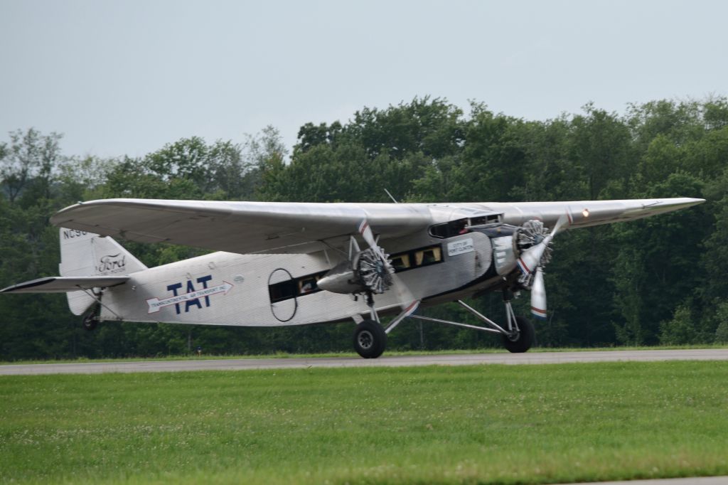 Cessna Skyhawk (N9645) - EAAs Ford Tri-Motor landing at Butler, PA.