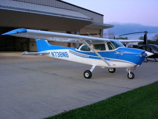 Cessna Skyhawk (N738NB)