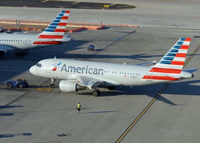 Airbus A319 (N756US)