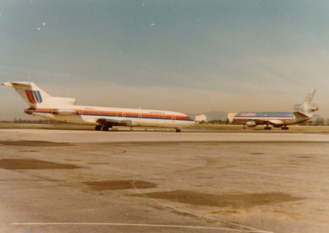 Boeing 727-100 (N7646U) - United B-727 ready for take off at KLAX in the spring of 1977