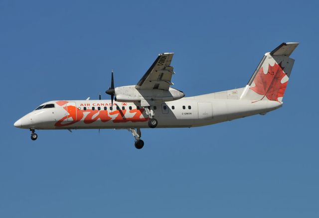 de Havilland Dash 8-300 (C-GMON)