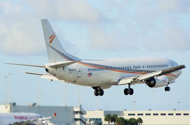 BOEING 737-400 (N440US)