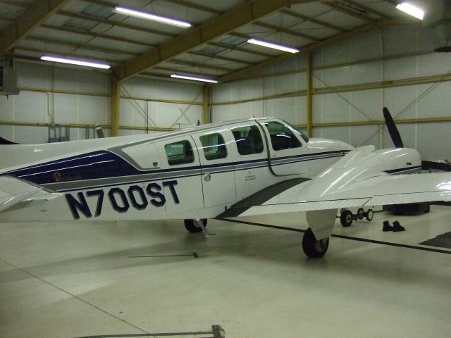 Beechcraft Baron (58) (N700ST)