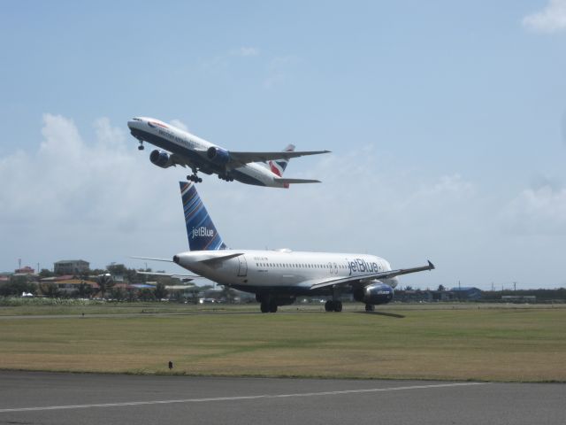 Airbus A320 (N593JB)