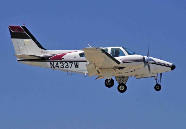 Beechcraft Baron (58) (N4337W)