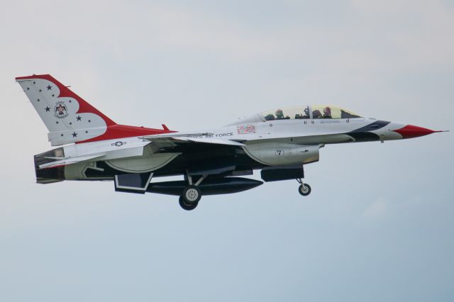 Lockheed F-16 Fighting Falcon —