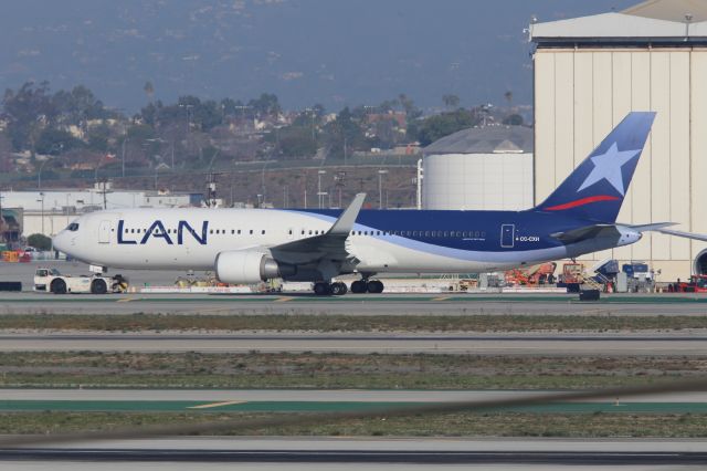 BOEING 767-300 (CC-CXH)