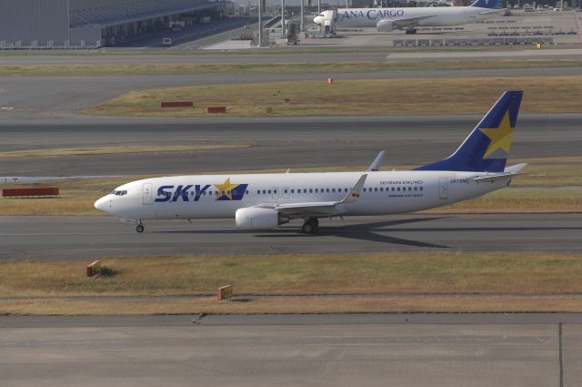 Boeing 737-800 (JA73NC) - Taxi at Haneda Intl Airport on 2010/12/4