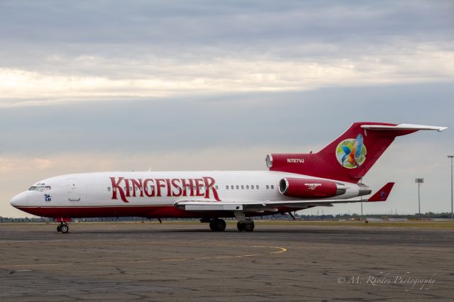 Boeing 727-100 (N727VJ) - Parked on the ramp for a few months before finding its final resting spot at the Kingman graveyard. 