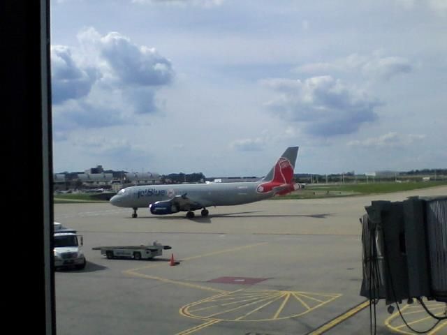 Airbus A320 (N605JB) - Red Sox themed JetBlue heading to the gate at Pittsburgh International Airport.