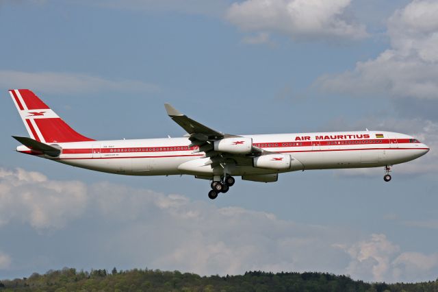 Airbus A340-300 (3B-NAY)