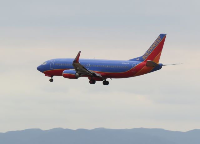 Boeing 737-800 (N364SW) - N364SW on final approach to Runway 24R at KLAX.