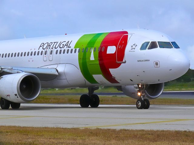 Airbus A320 (CS-TNM)