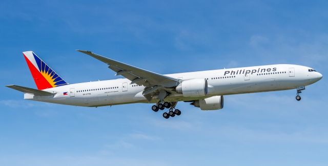 BOEING 777-300ER (RP-C7782) - A rare daytime visit by Philippines Airlines as she was delayed several hours the previous evening. Many YYZ spotters out to see her. br /5/21/18