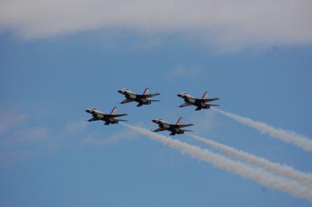 Lockheed F-16 Fighting Falcon — - Thunderbirds at DYS.