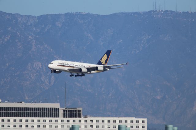 Airbus A380-800 (9V-SKT)