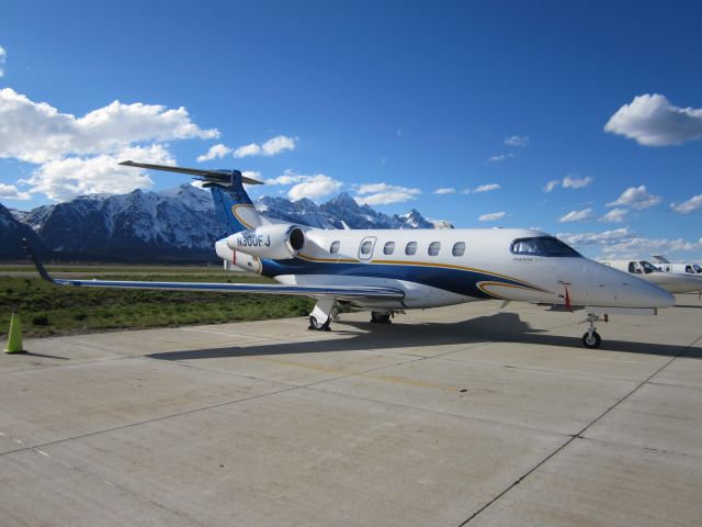 Embraer Phenom 300 (N300FJ)