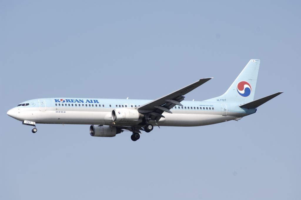 Boeing 737-900 (HL7727) - Final Approach to Narita Intl Airport Rwy16R on 2013/05/06