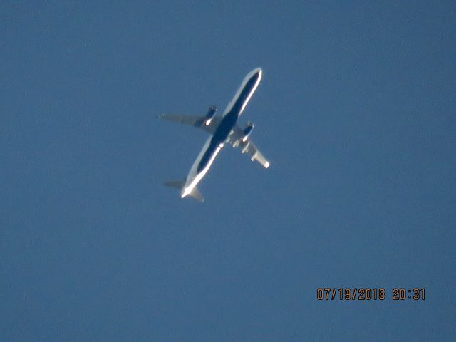 Airbus A321 (N980JT)