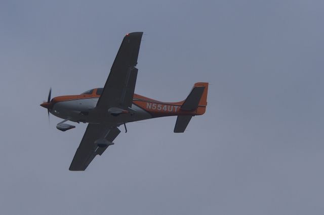 Cirrus SR-22 (N554UT)