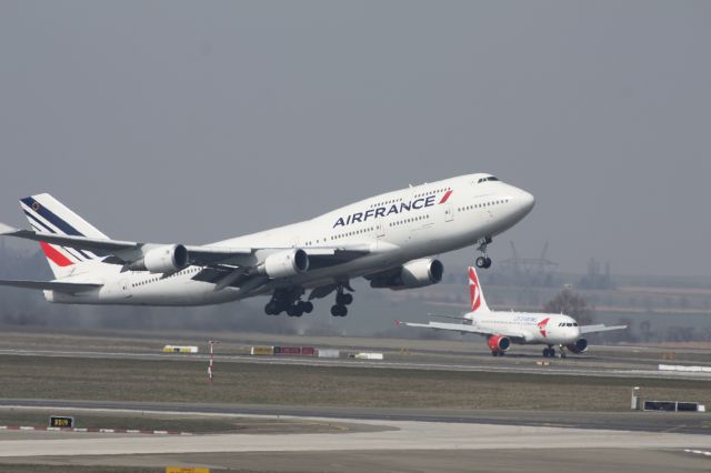 Boeing 747-400 (F-GEXB)